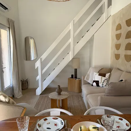 Apartman Window On Ramatuelle *